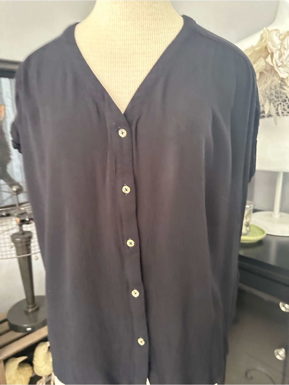 Orvis Black Button-Front V-Neck Top size medium - Picture 5 of 13